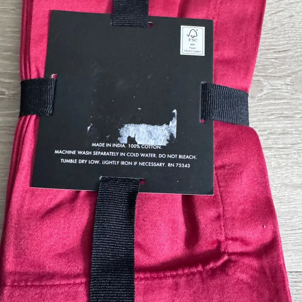 Tahari Home Red 100% Cotton Cloth Napkins Set of 4 Square 20x20 NWT